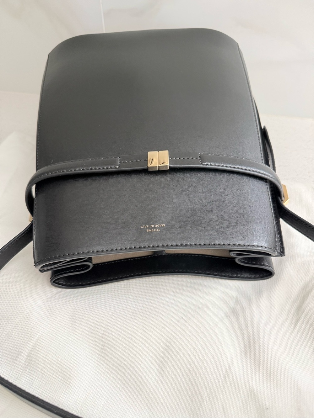 TOTEME Belted Tote Black Leather - Picture 7 of 9
